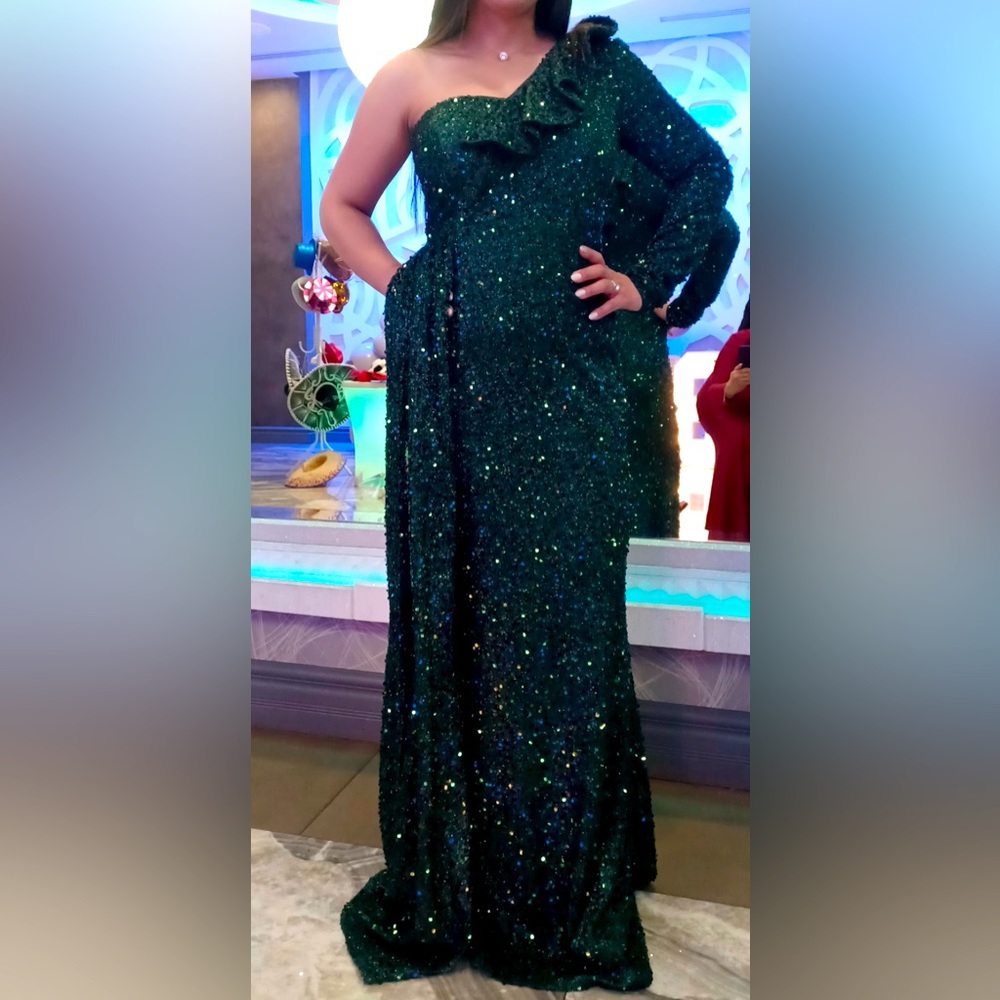 Elegant Green Sequin dress